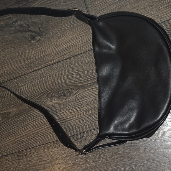 Elegant Black Half Moon Vegan Leather Shoulder Bag - Picture 4 of 7